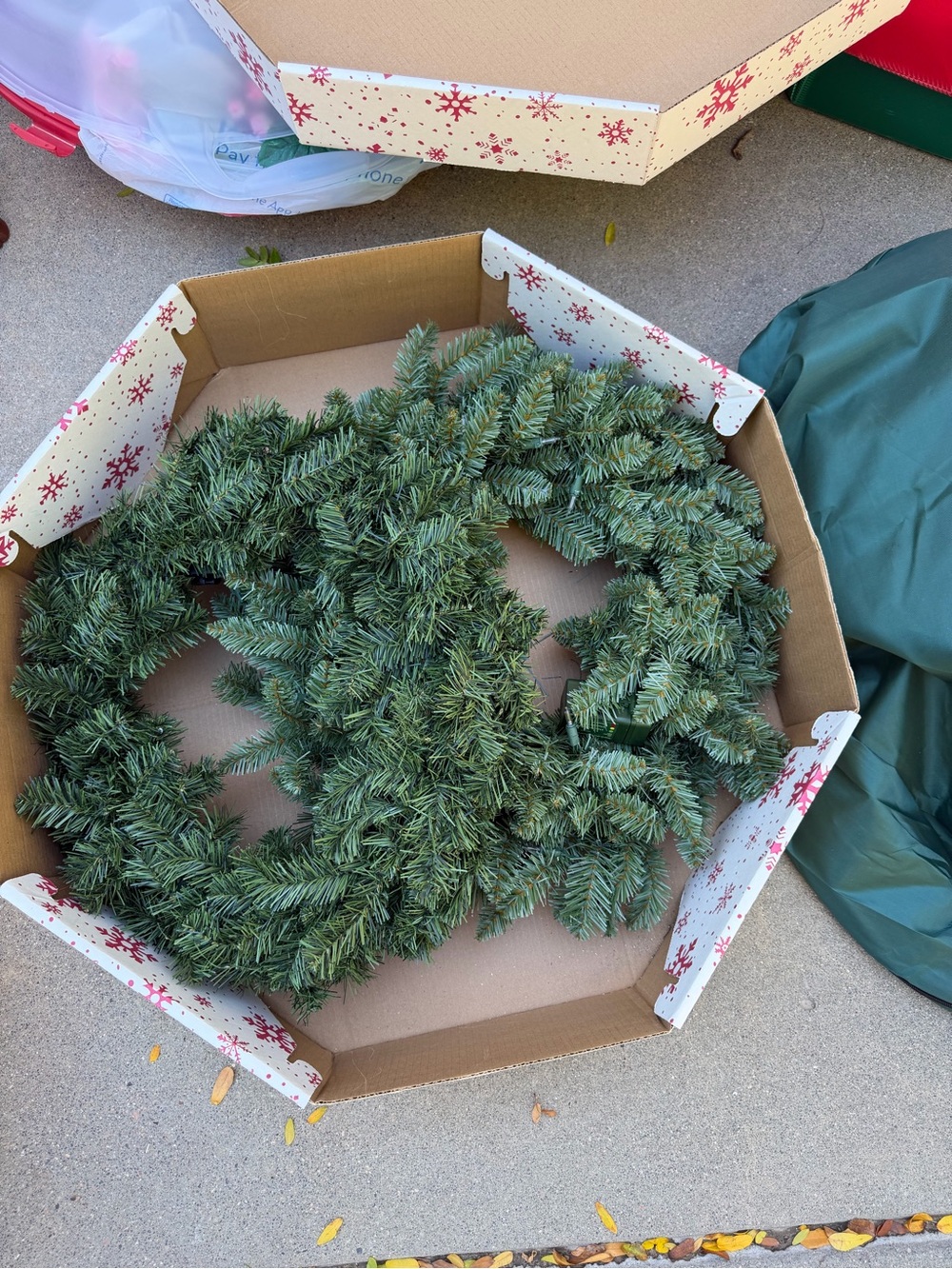 Classic Green Artificial Christmas Wreath - Home Holiday